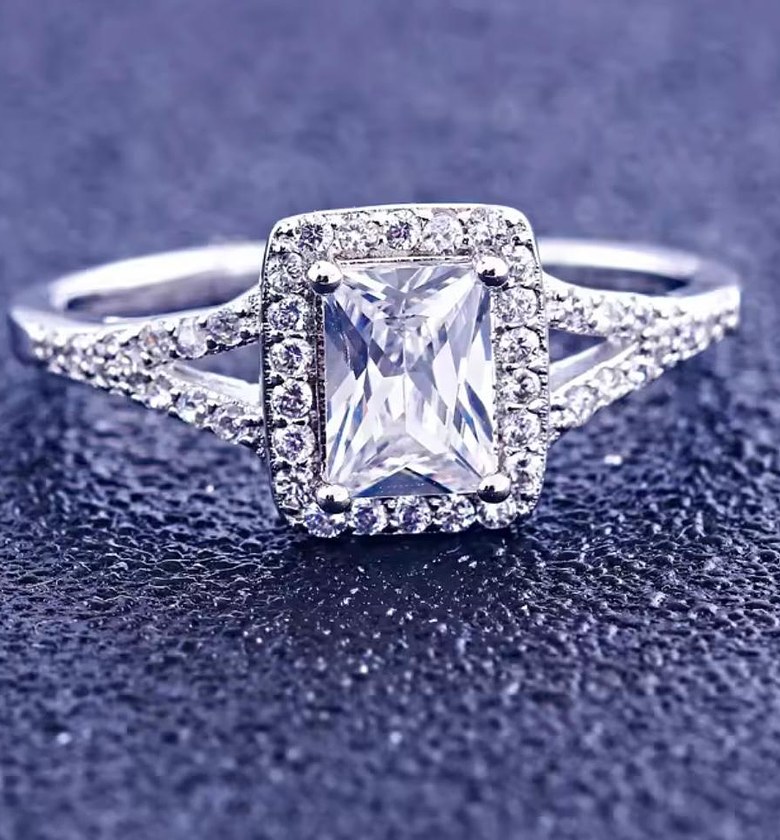 The Oval Cascade Split Shank Set image