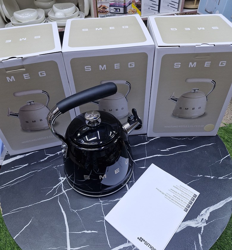 SMEG Whistling Kettle 2.3L image