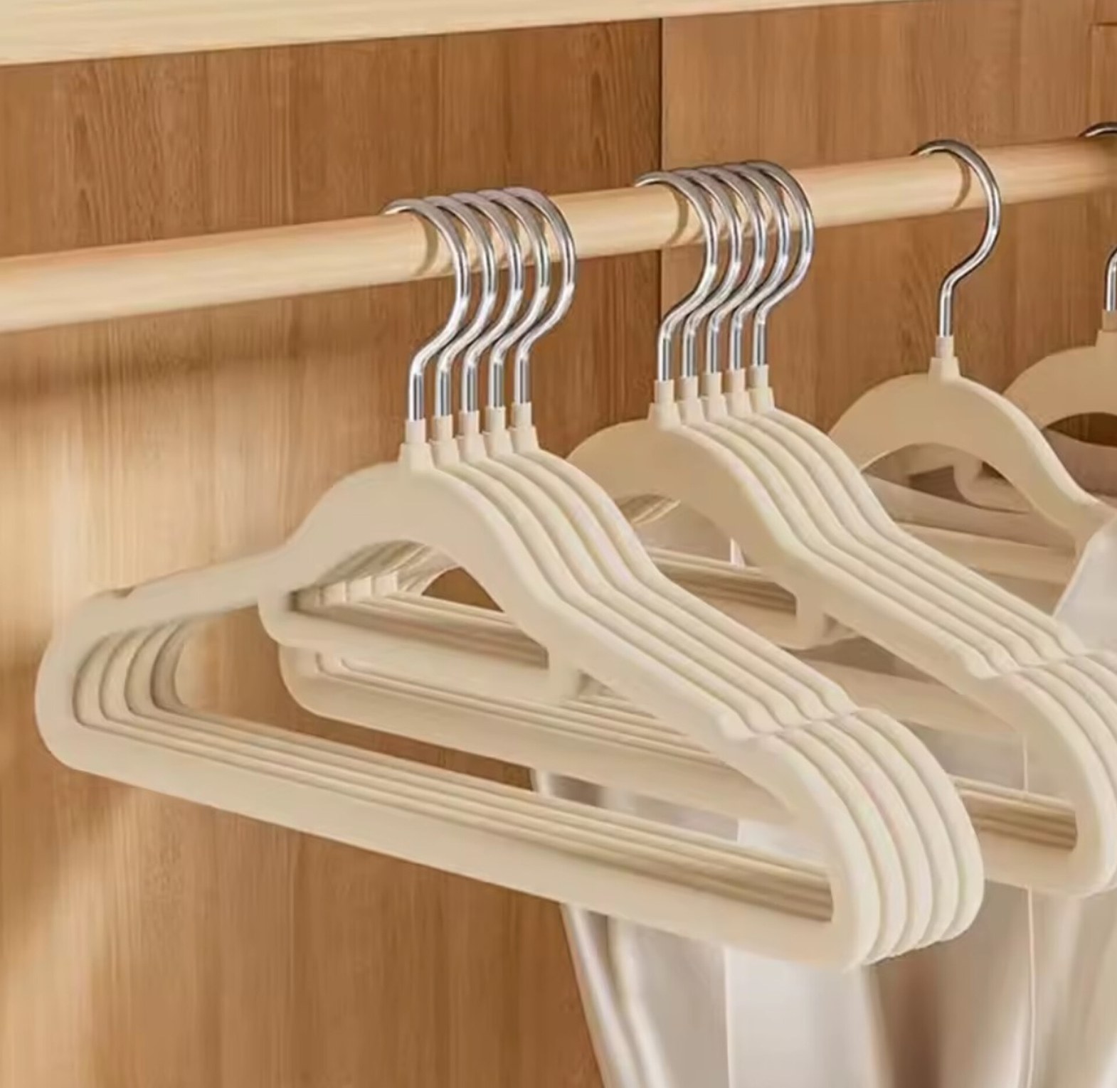 10 Piece Velvet Cloth Hangers image