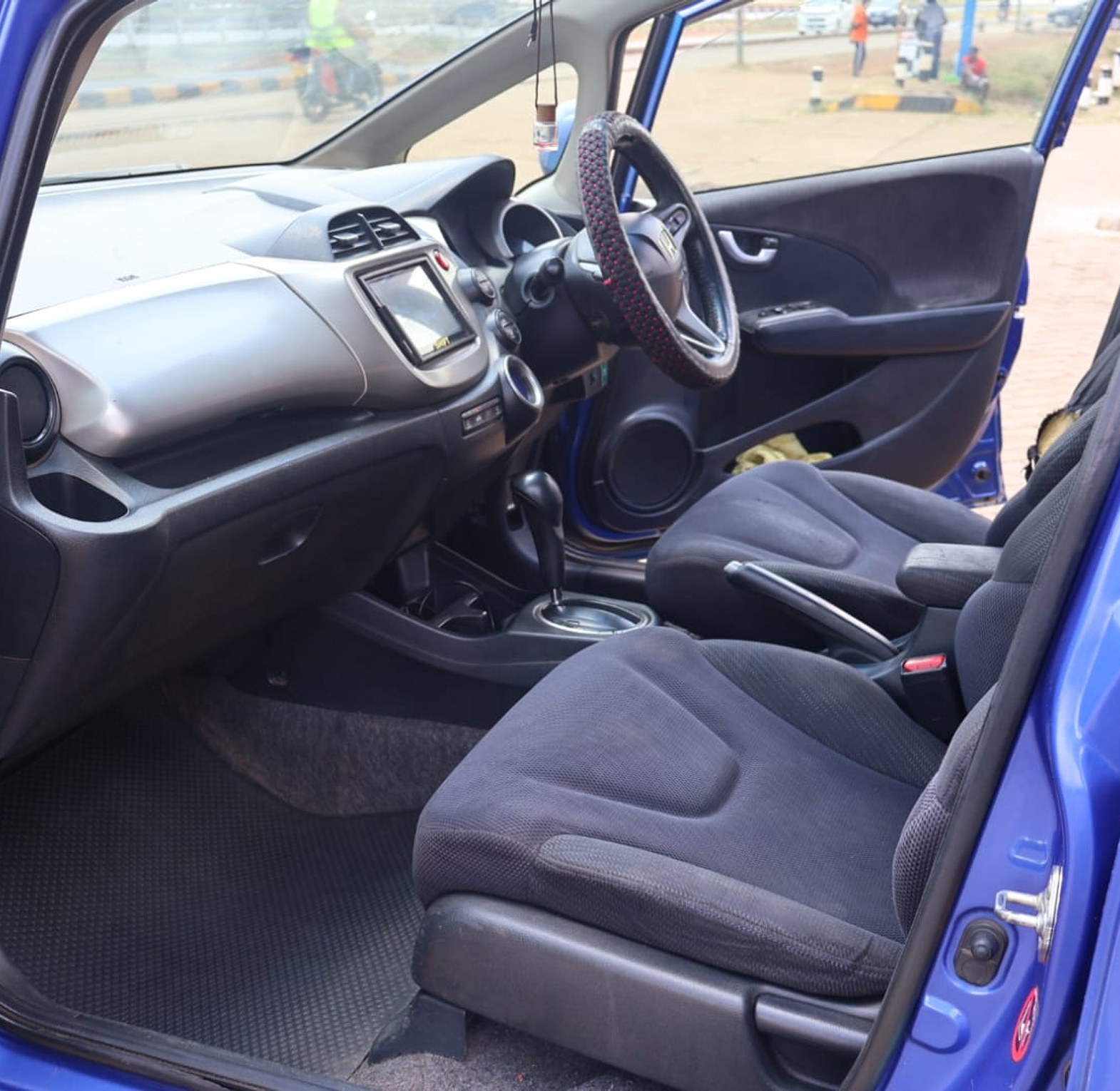 Fit Hybrid KCW, YOM 2013, Automatic, Rating 1300cc image