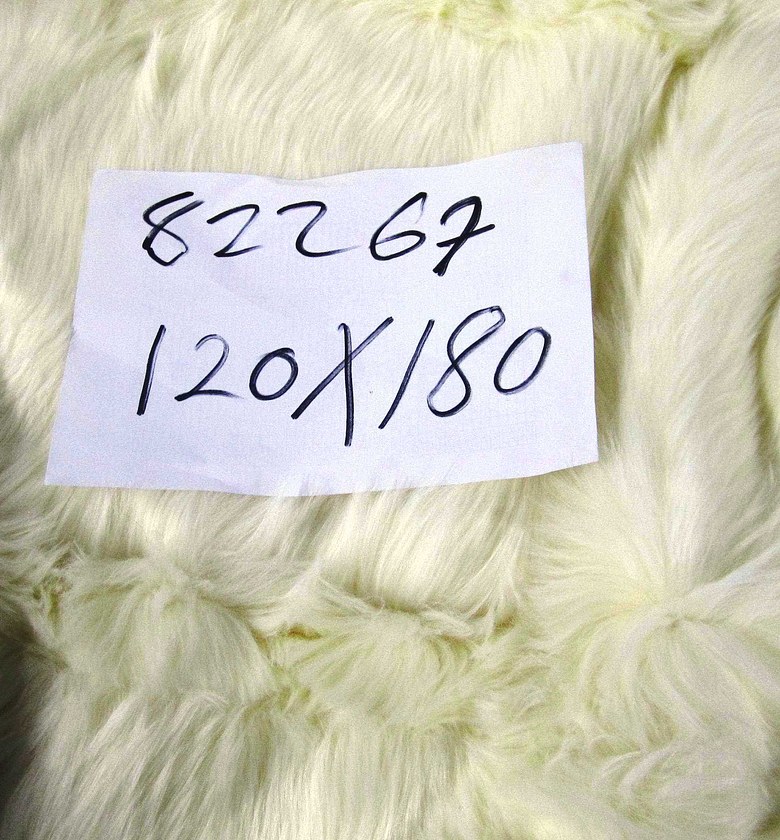 CARPET TAPIS FOURRURE. QU image