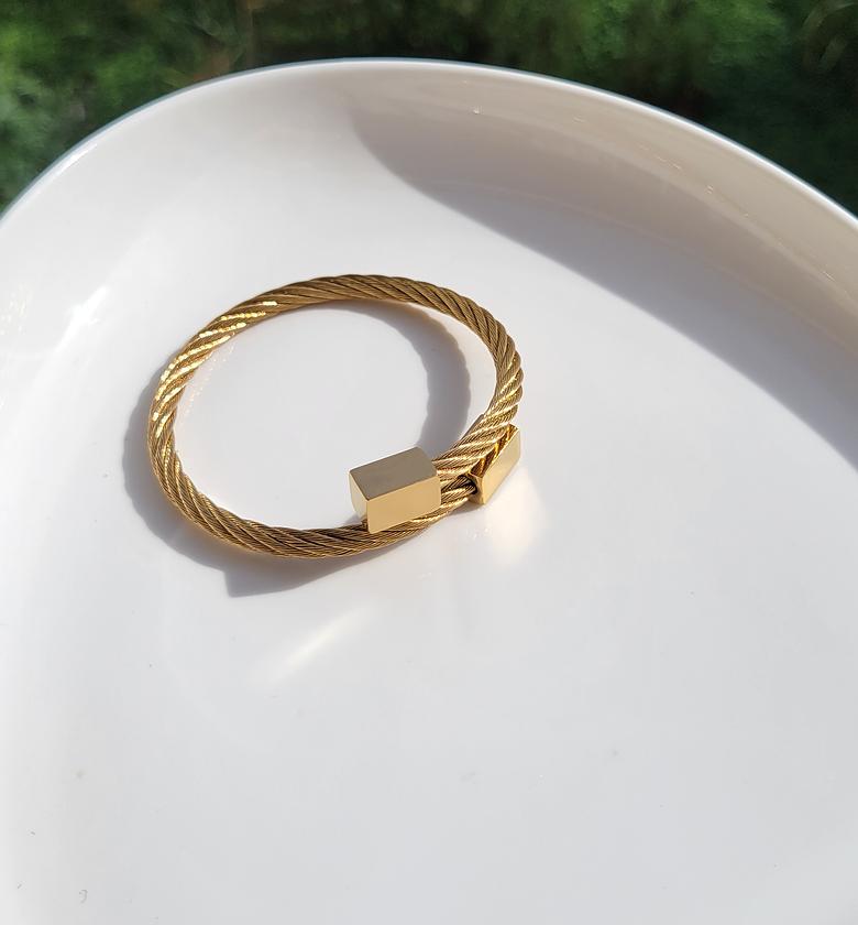Unisex bangle  image