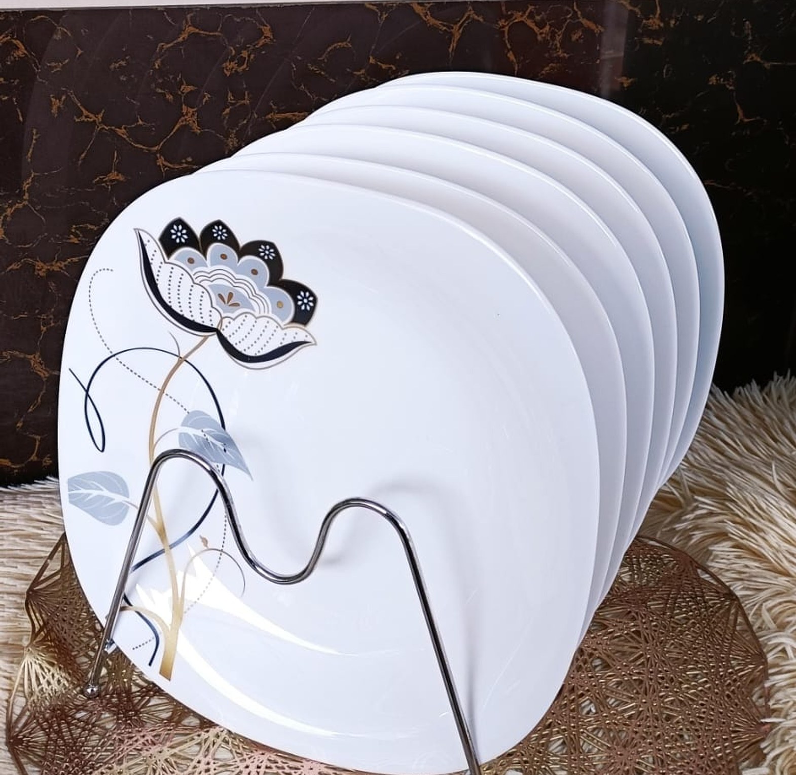 Plates.6 pc ceramic corner plate image