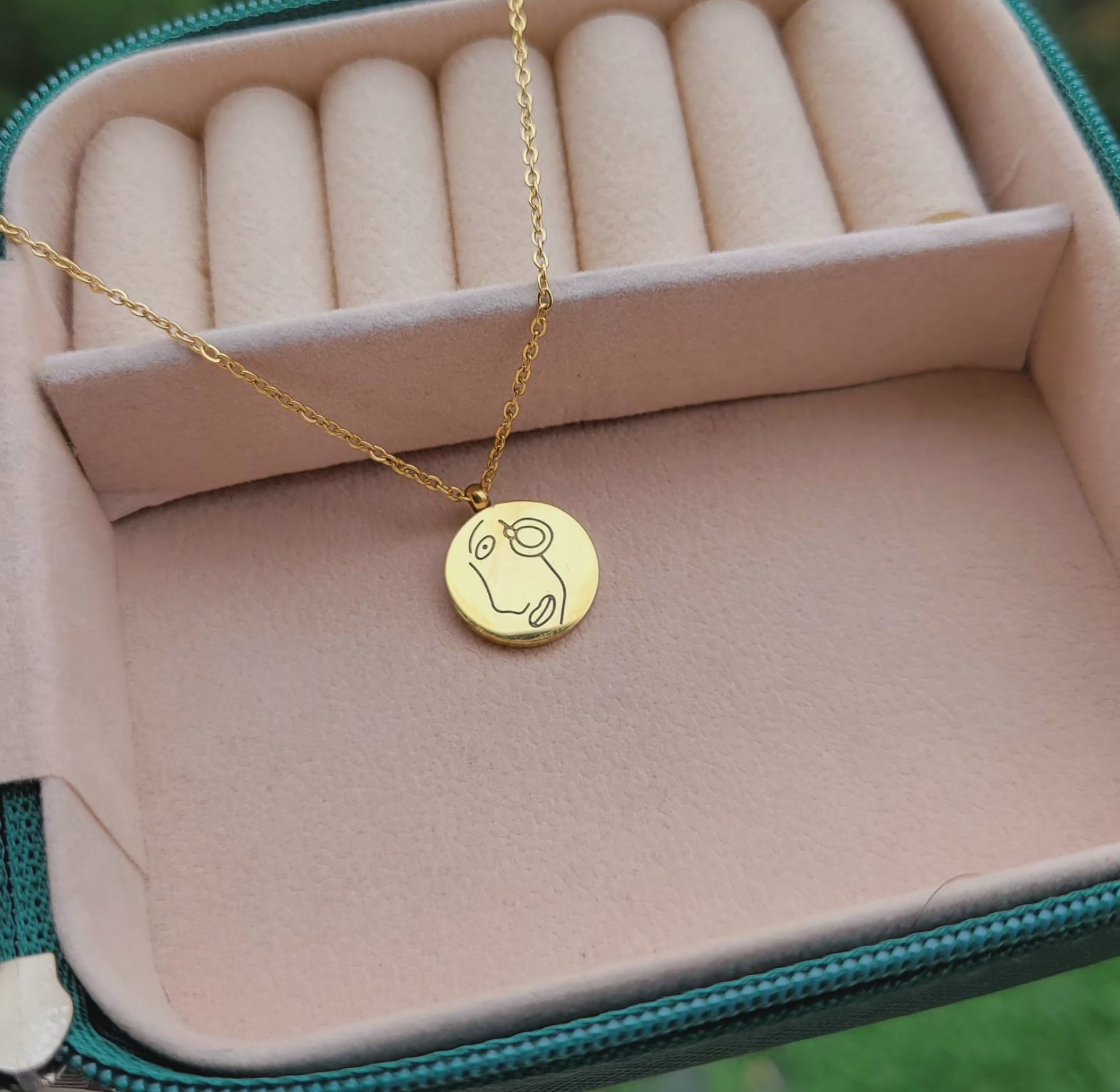 Midea necklace  image