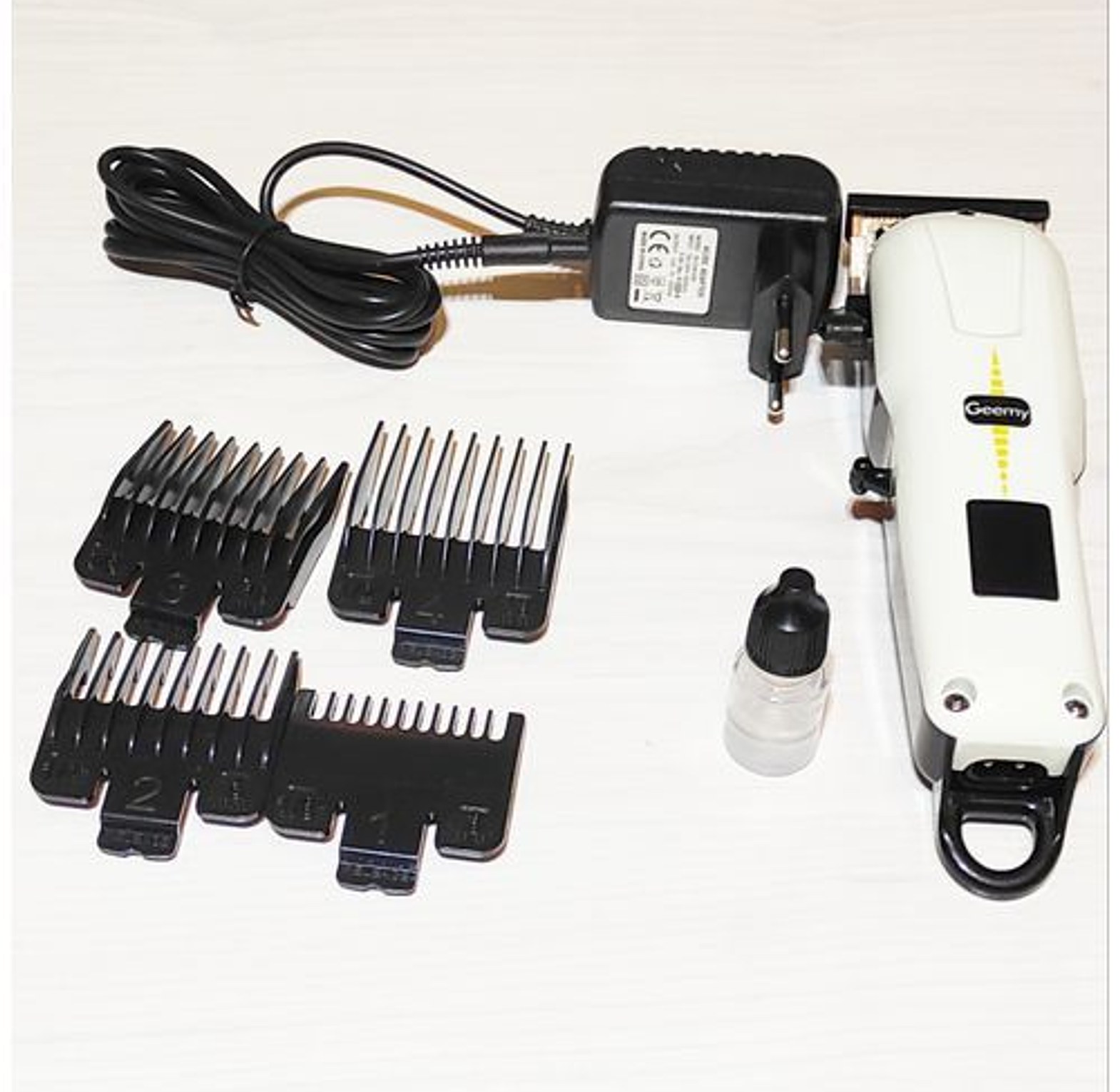 Geemy Rechargeable Cordless Shaving Machine With Indicator image