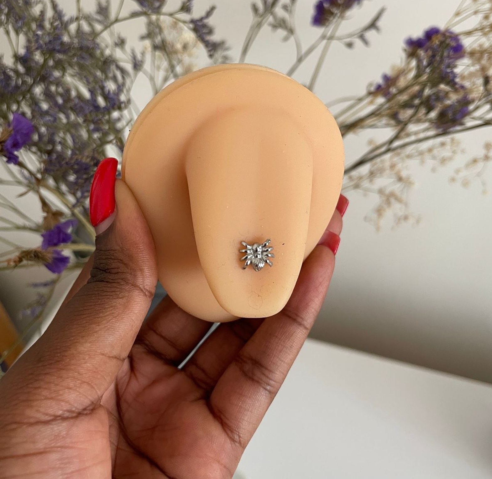 Nova Kiss Tongue Ring image