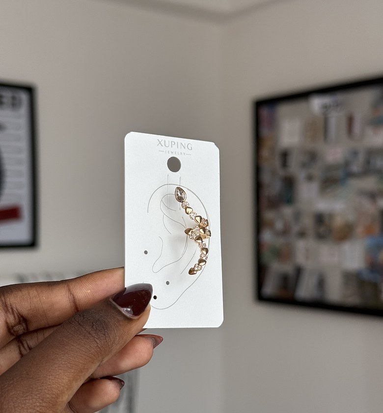 Sparkling Amour Vine Ear cuff image