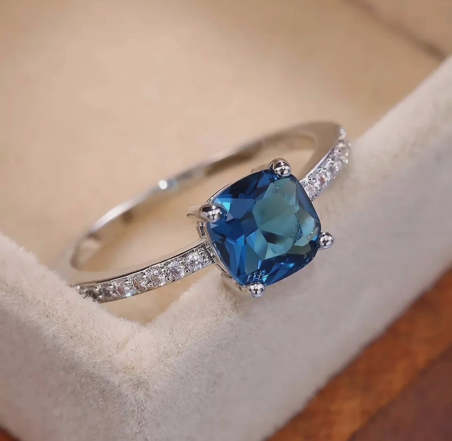 Minimalist blue ring image