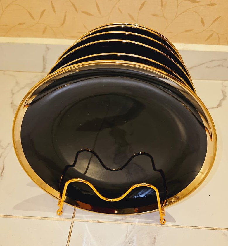 6pcs black with touch of gold  dinner plates image