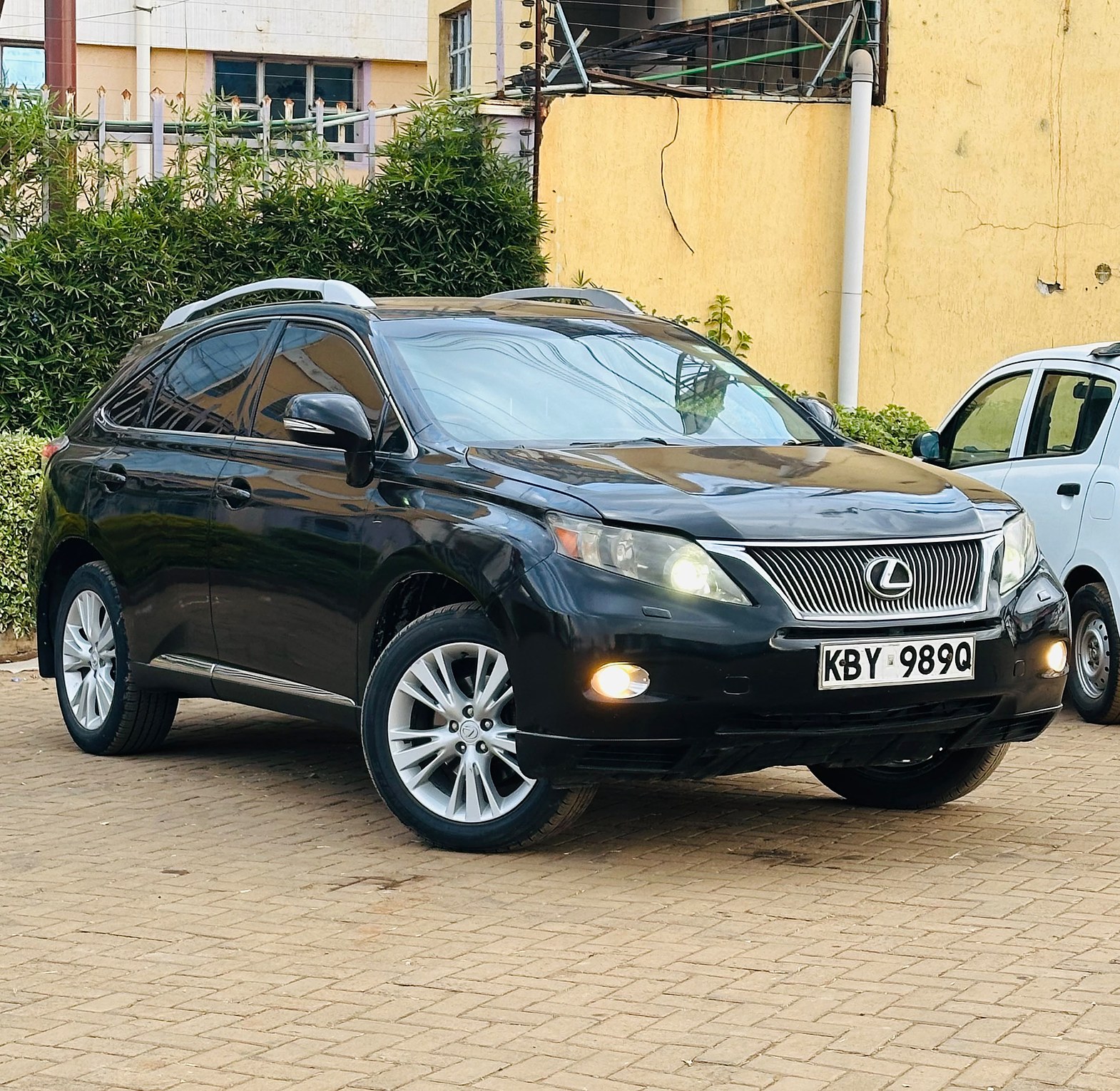 Toyota Lexus 450Ah KBY,YOM 2007 Model, Automatic Hybrid, with Sunroof, alloys, New Tyres, Leather Seats image