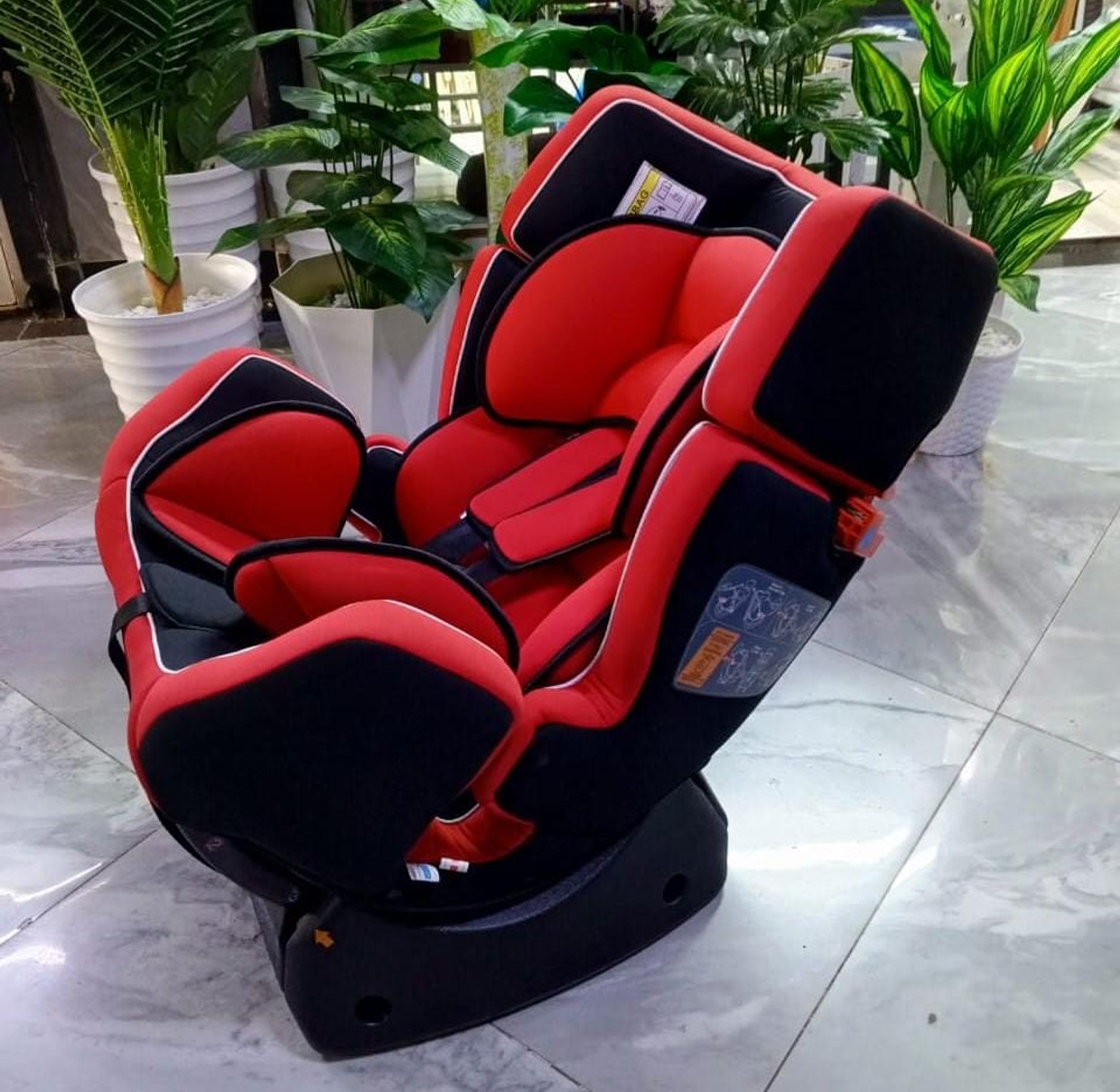 Kids Car Seat. Designed to recline into three positions and can accommodate a maximum weight of 36kgs image