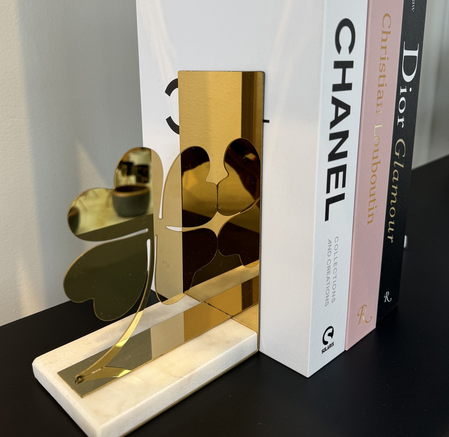 Clover bookend image