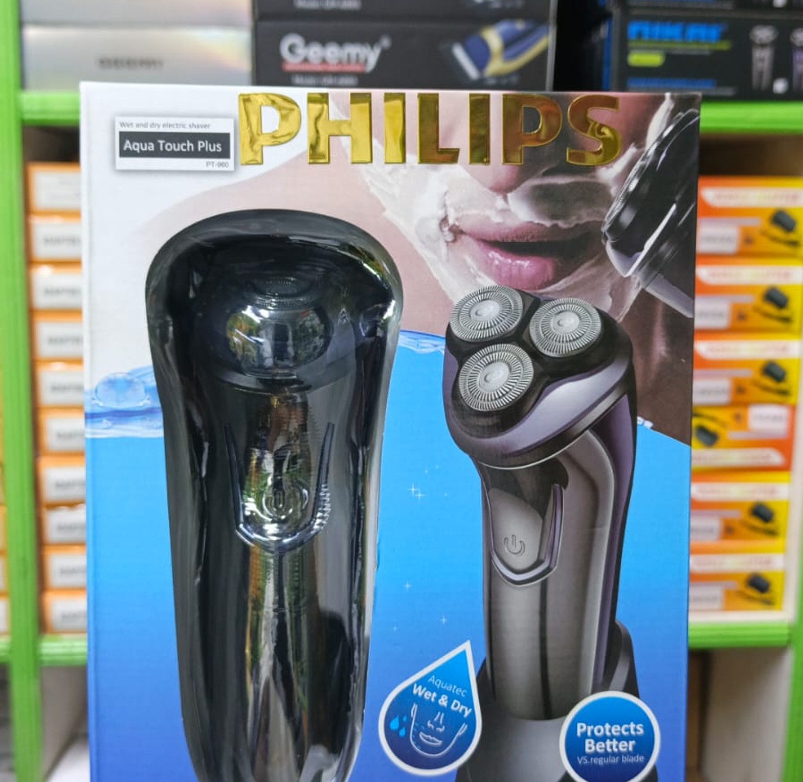 Philips Smoother Shaving Machine Dry/Wet Cordless Electric Shaver image