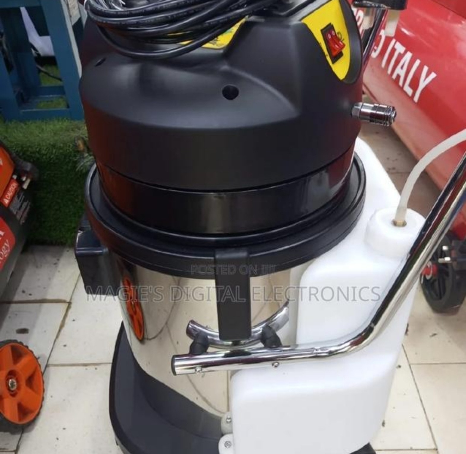 Commercial carpet cleaner 20L image