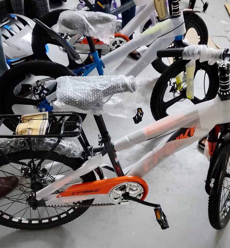 20-Inch Mountain Bike with Front Suspension, Dual Disc Brakes & Rear Carrier Rack image