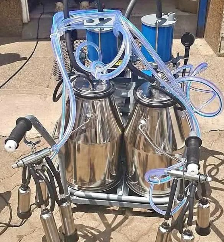 Double barrel milking machine image