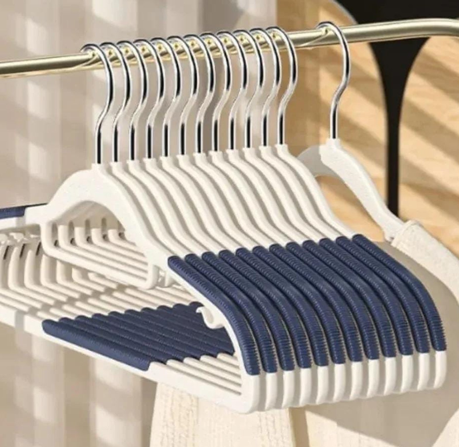 10 pcs household hangers  image