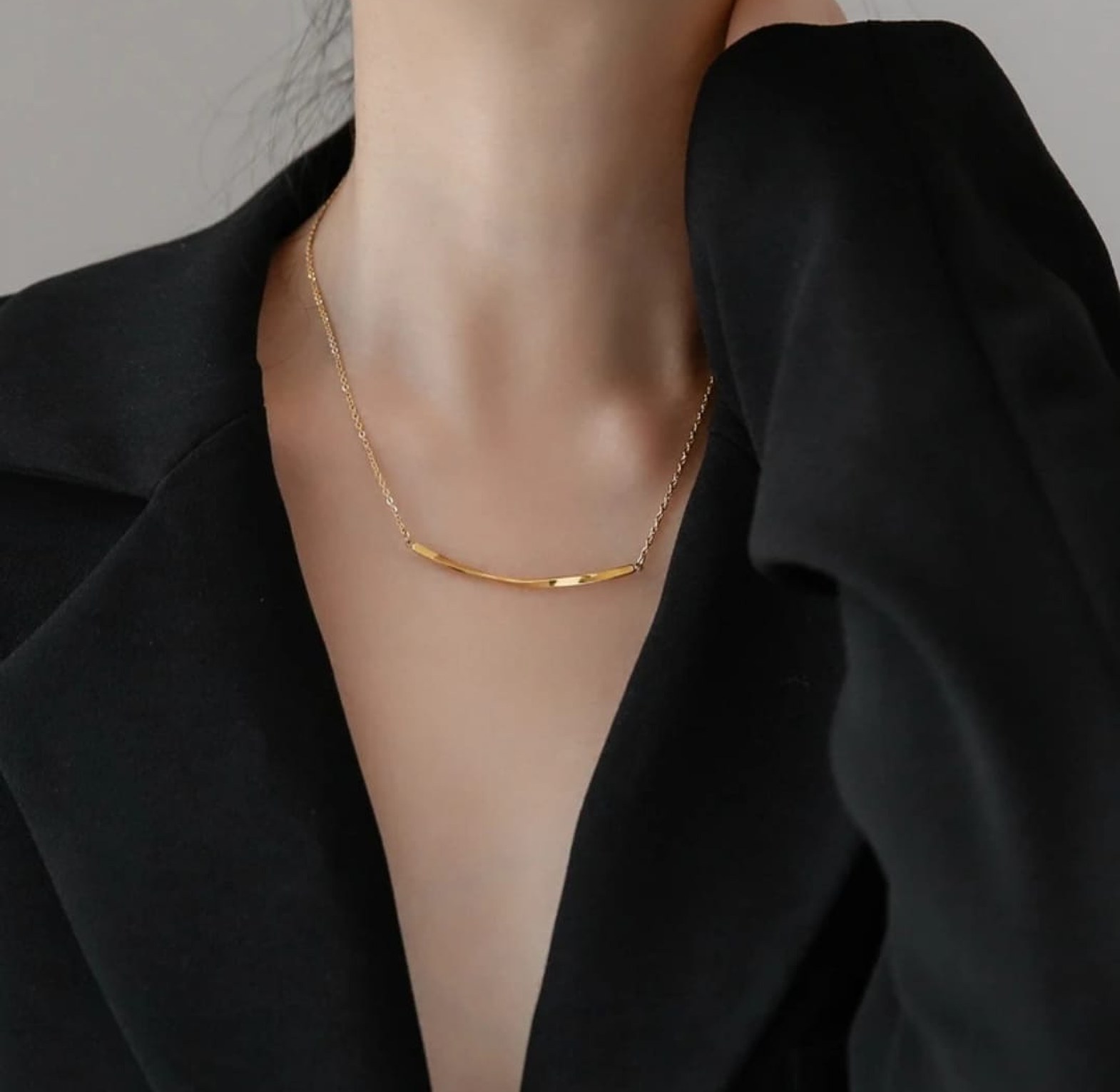 Long bended necklace image