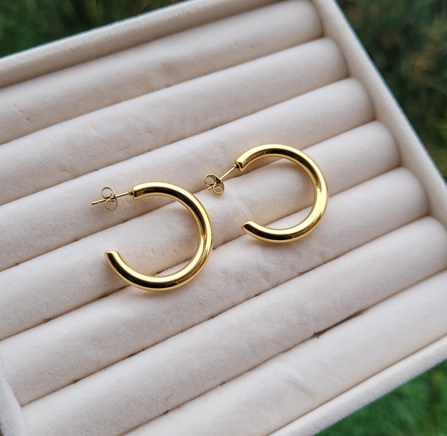 Vivy c hoop image