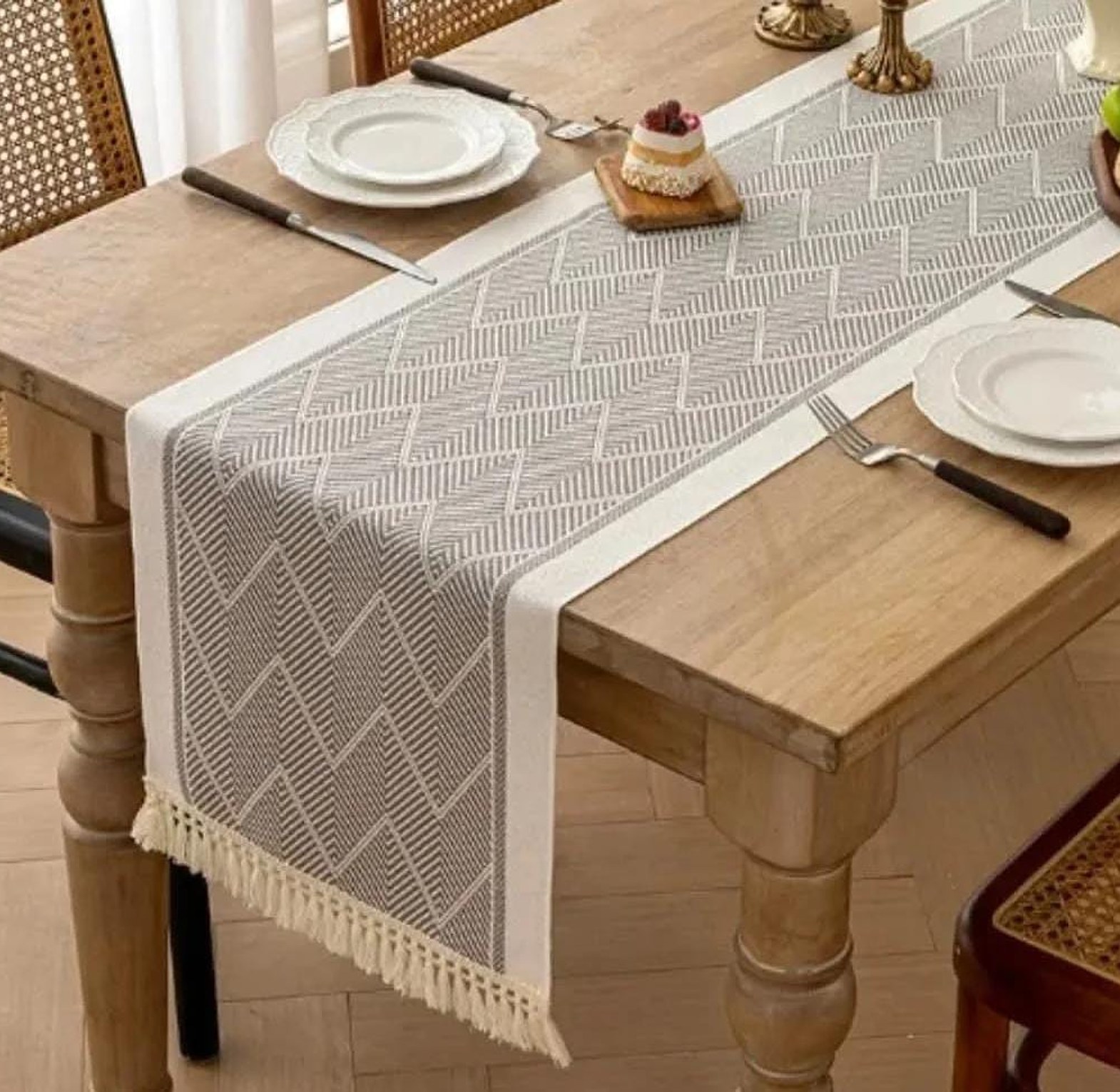 Table runner  image
