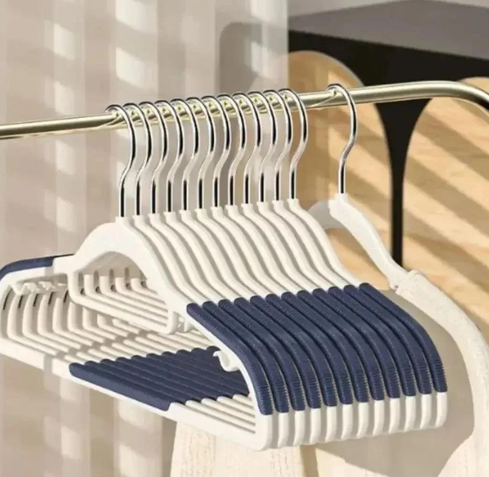 10 pcs household hangers image