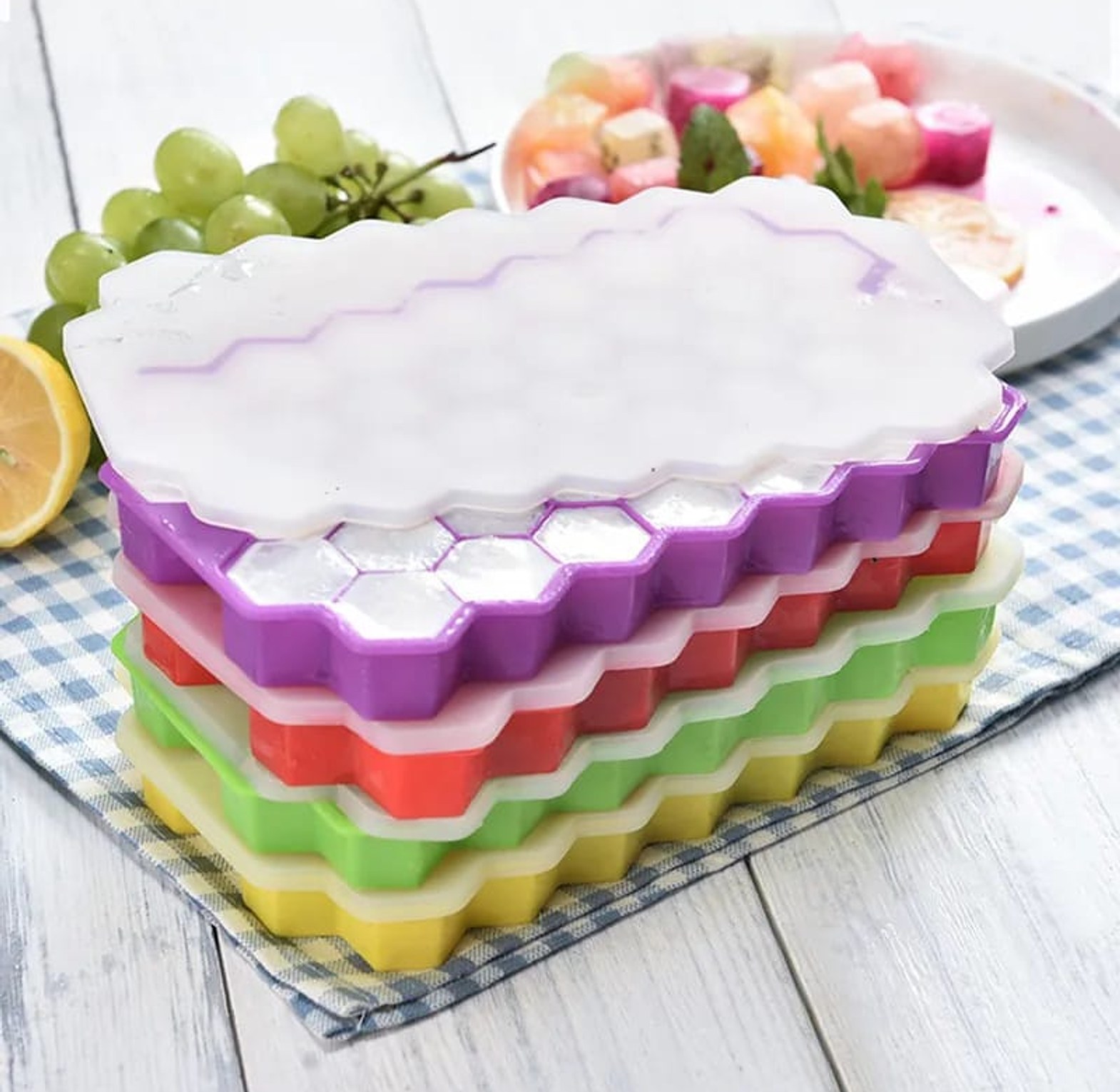 Reusable honeycomb silicone ice cube mould image