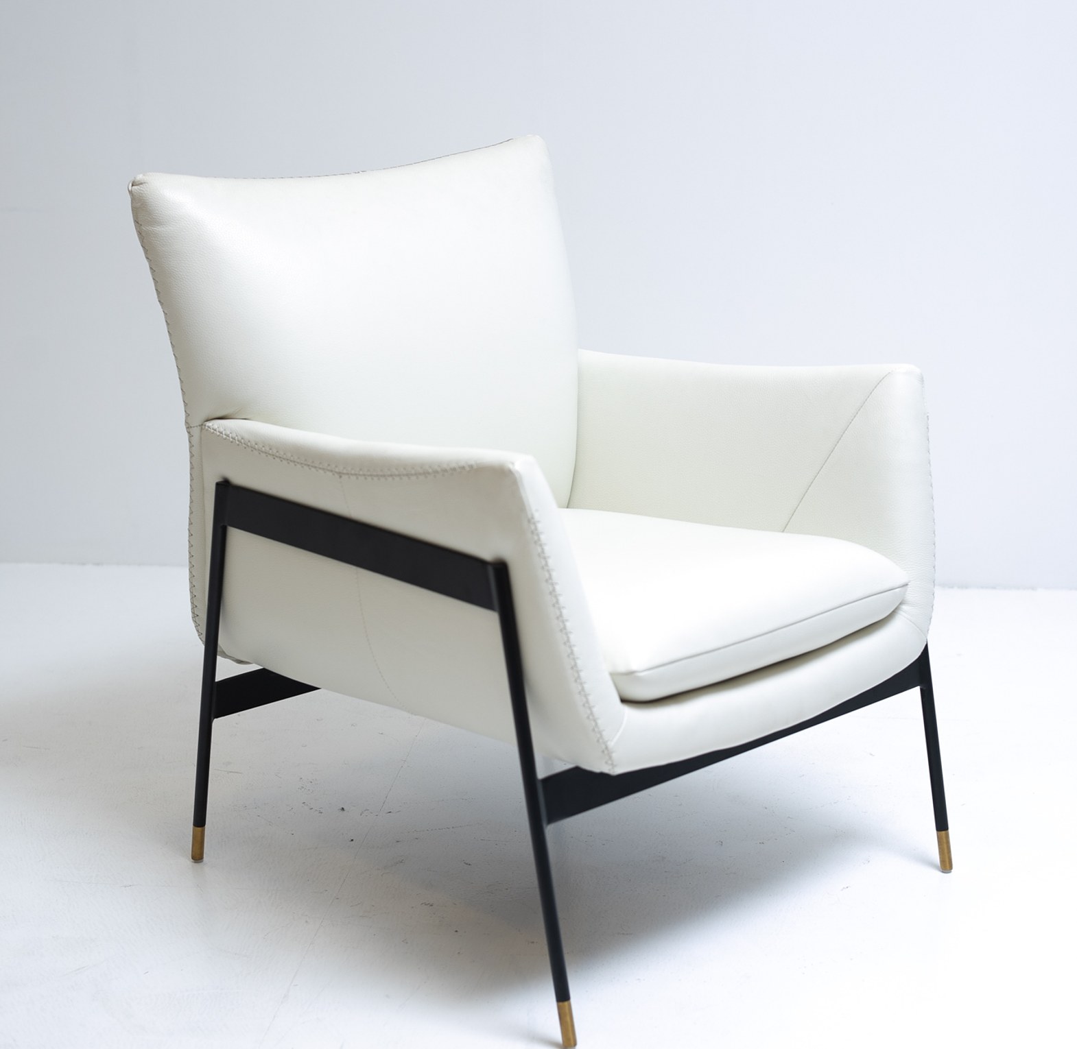 ARMCHAIR WHITE STITCHING  image
