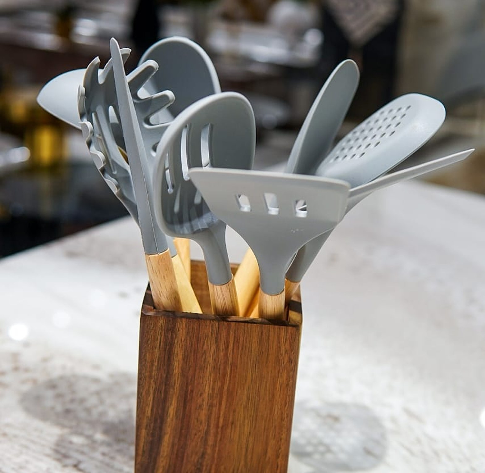 Silicon set with bamboo handle image
