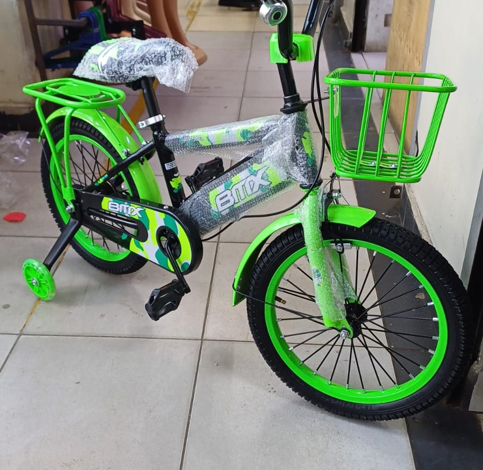 Mountain Bikes Size 16 Suitable For 5-10 years With Trainee Wheels And Adjustable Height image