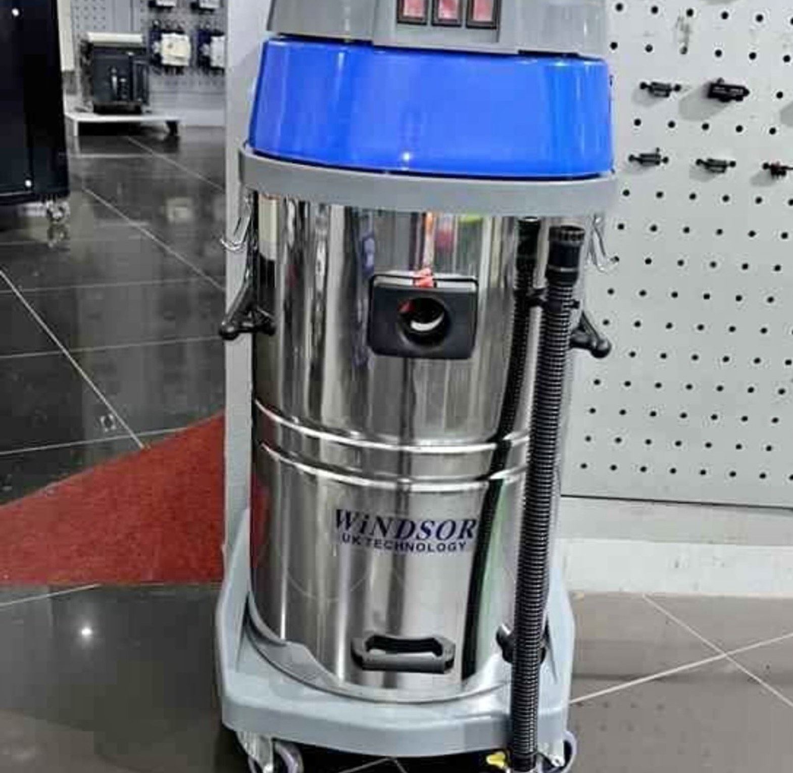 100l vacuum cleaner image