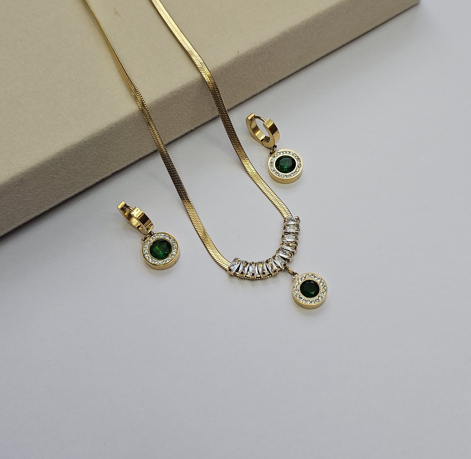 Medalia emerald Green 💚  image