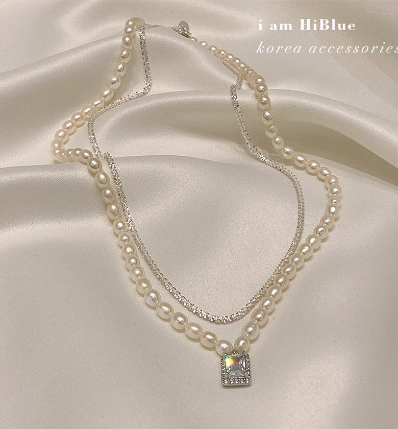 Layered pearl choker image
