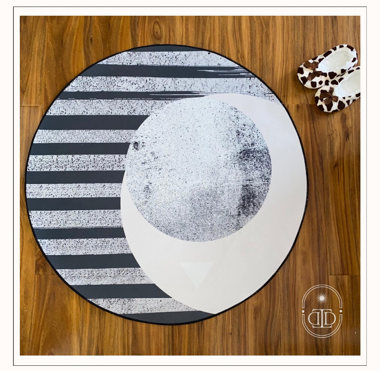 Eclipse nordic woven round carpet  image