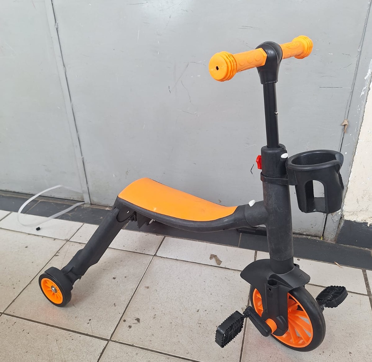3-in-1 Convertible Kids Scooter & Tricycle. 3 in 1 Kids Scooter and Bike, Adjustable Toddler Balance Bike with Durable Plastic   or a 3-in-1 Baby Sliding Wheeled Children's Scooter image