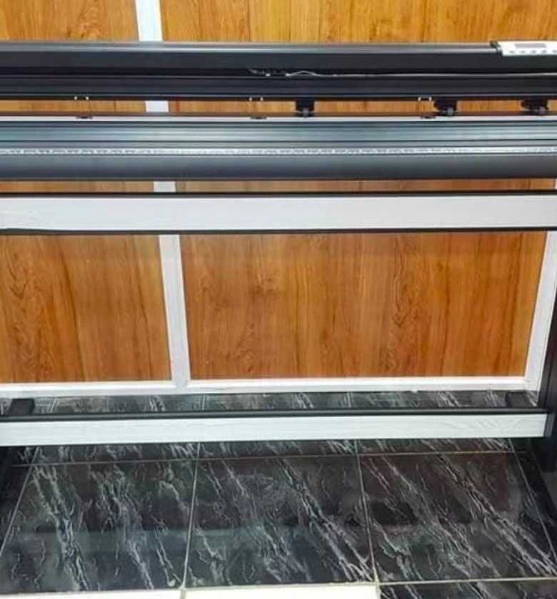 4ft innovia contour cutting plotter image