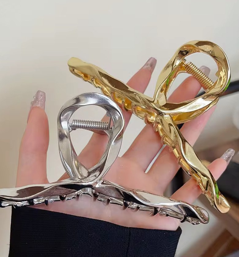 Trendy Fresh Metal Shark Clamp Hair Clip Elegant Oil Drip Flower Hair Accessories for Women Fashionable Hair Grips image