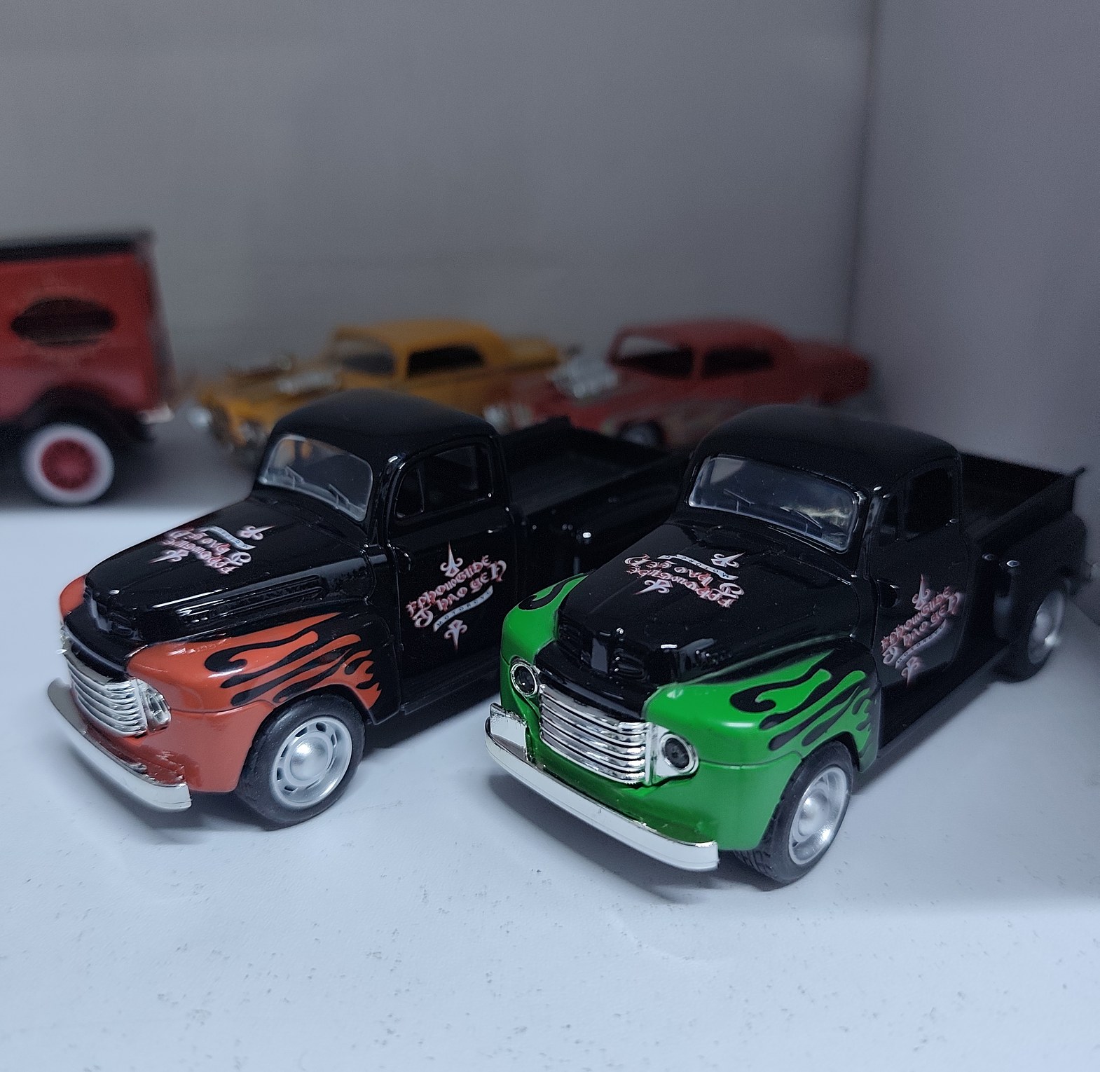Vintage Die-cast Pickup Truck Toy with Flame Graphics Durable Metal Model Car for Kids and Collectors image