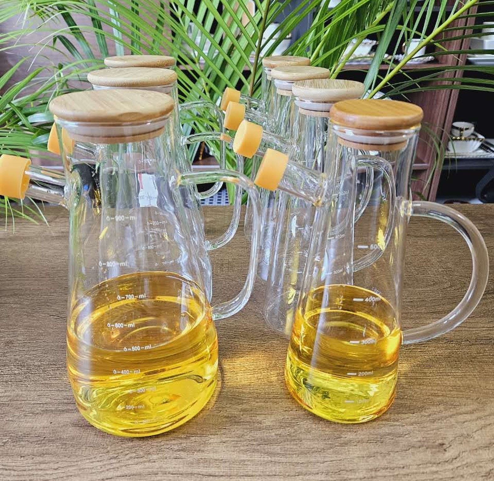1 Pc 580ml Glass Oil/Vinegar/Soy Sauce Jar With Bamboo Lid & Measuring Scale image