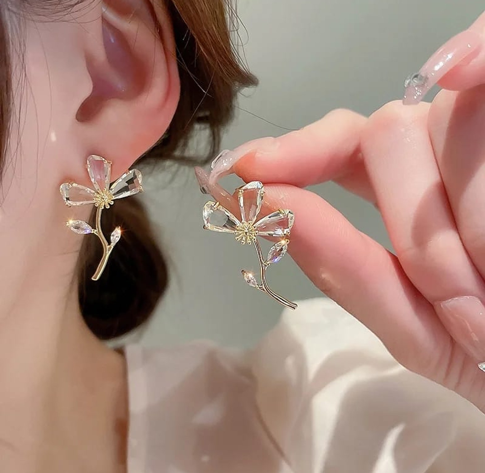Crystal leaf stud earrings  image