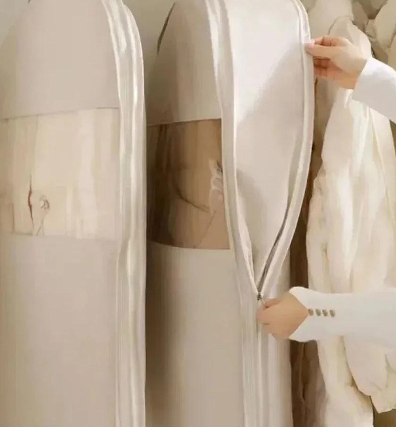 Compressible heavy-duty dustproof garment storage bags image