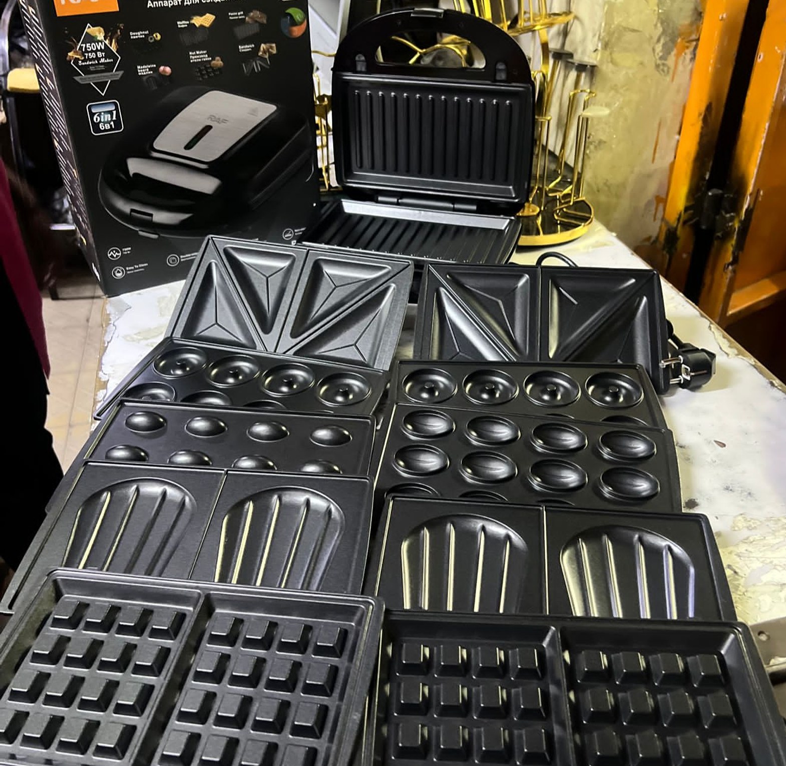RAF 6-in-1 Multi Snack Maker image