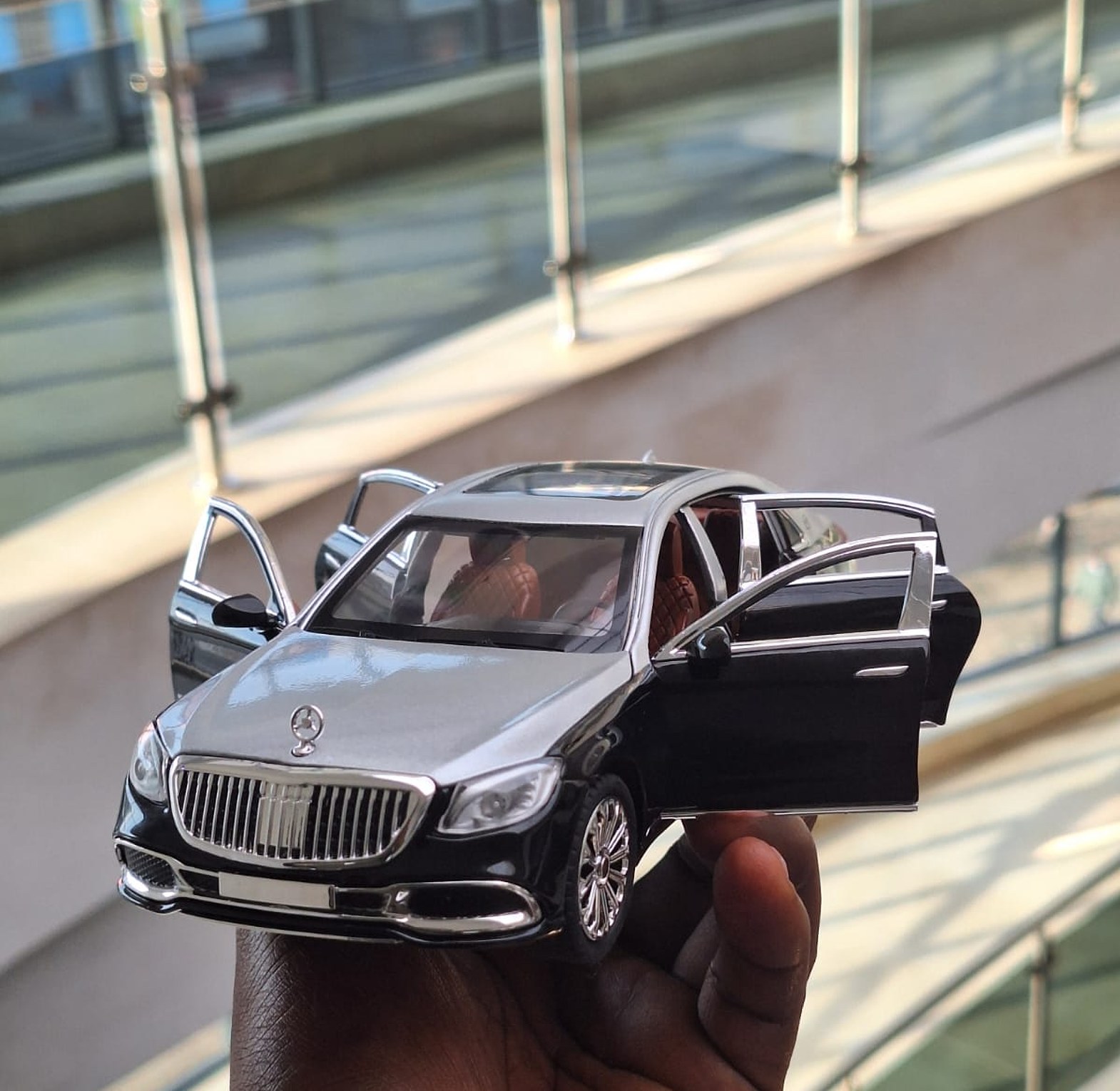 1:24 Luxury Die-Cast Sedan Model Car with Opening Doors, Pull-Back Action, LED Lights & Sound – Black/Silver Collectible Toy Car image