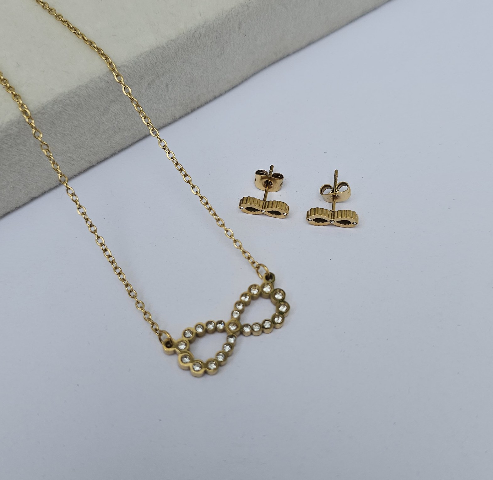Studded infinity set image