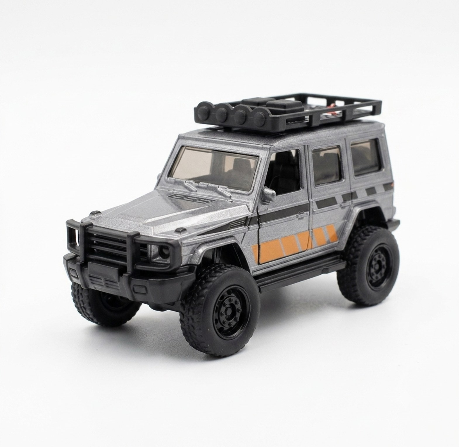 Diecast Metal Offroad SUV Toy Car Model 1:28 Scale Heavy Duty Alloy Collectible Vehicle image