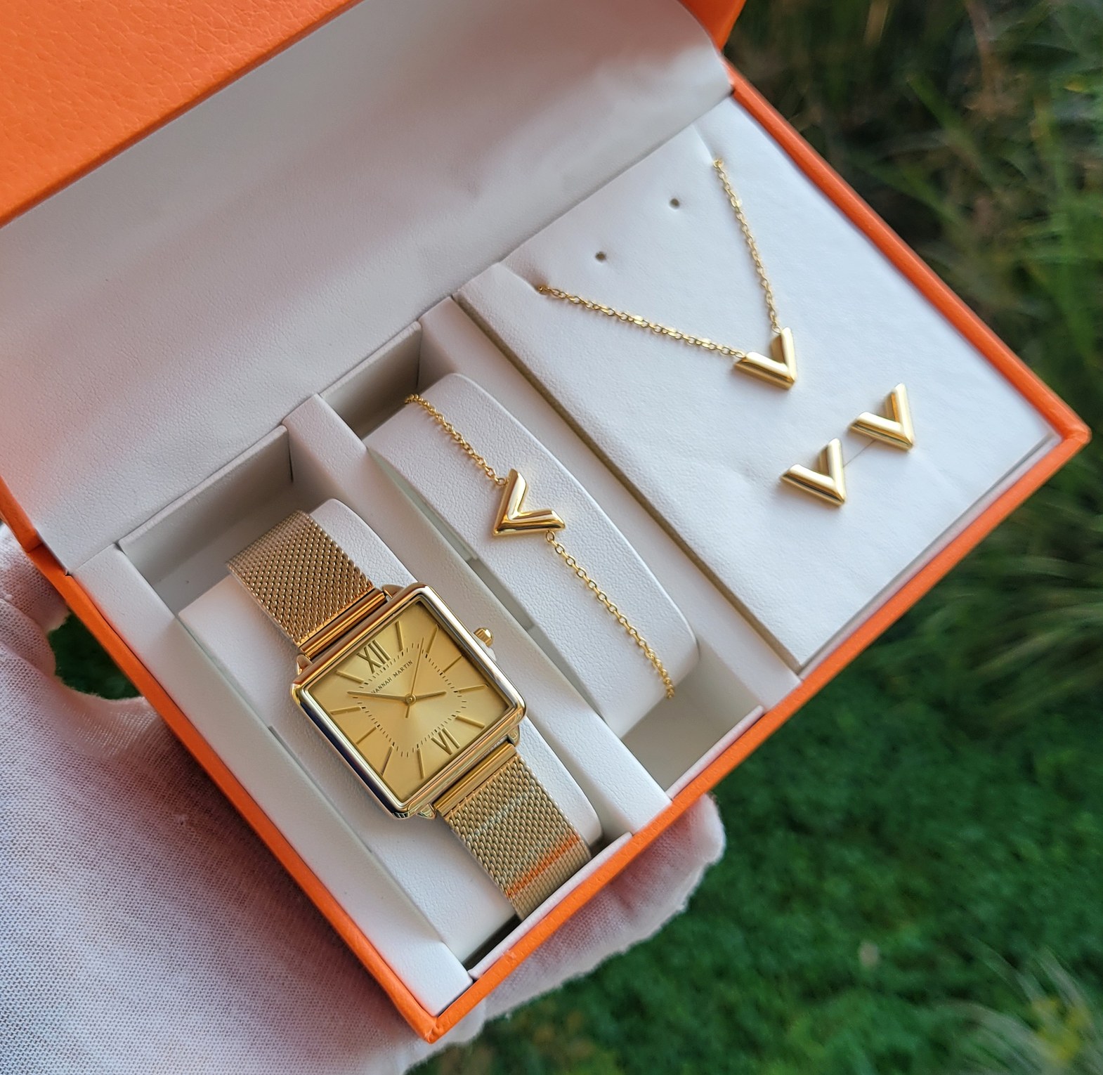 Gold watch set image
