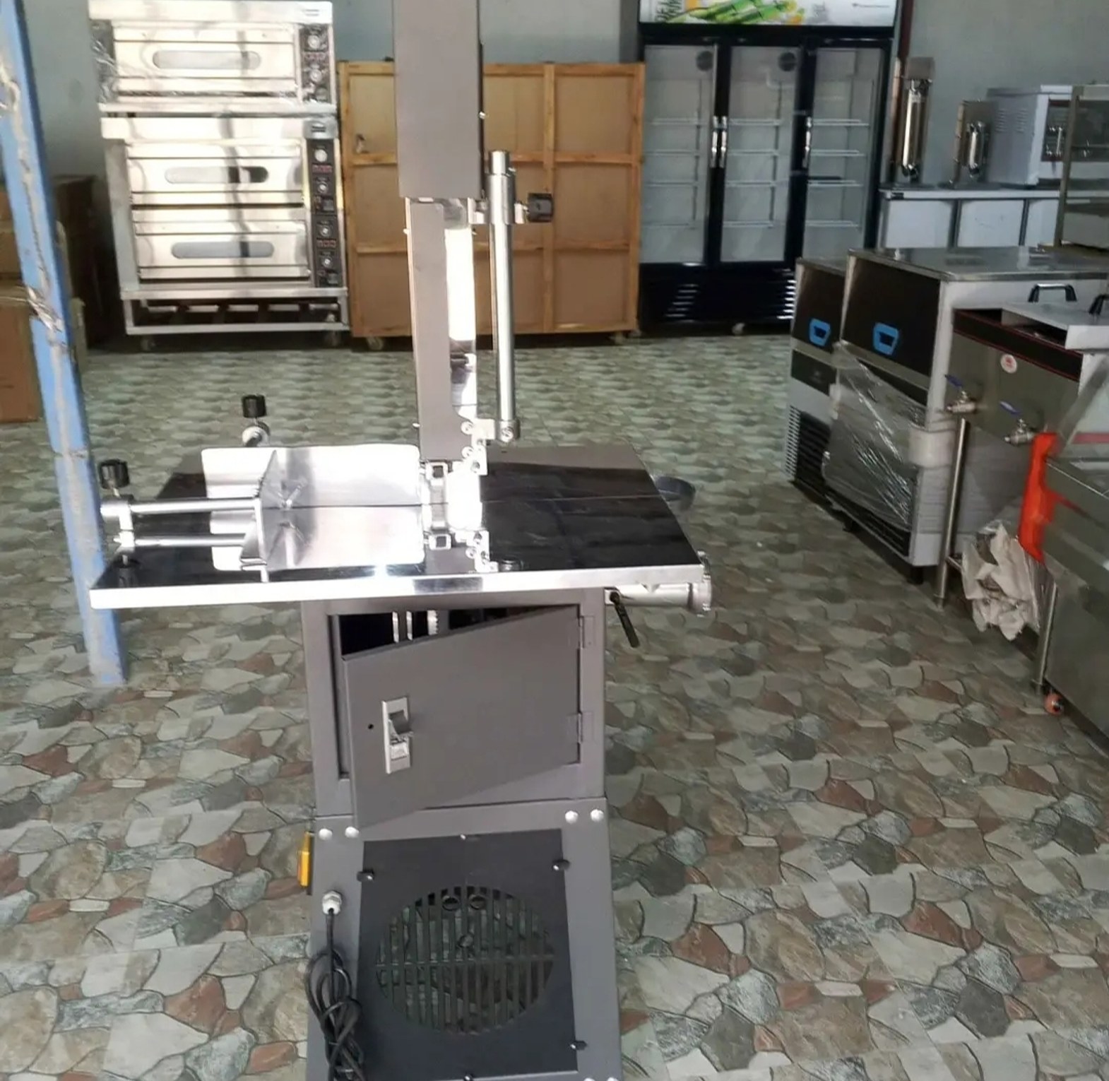 Bone saw machine with a mincer  image