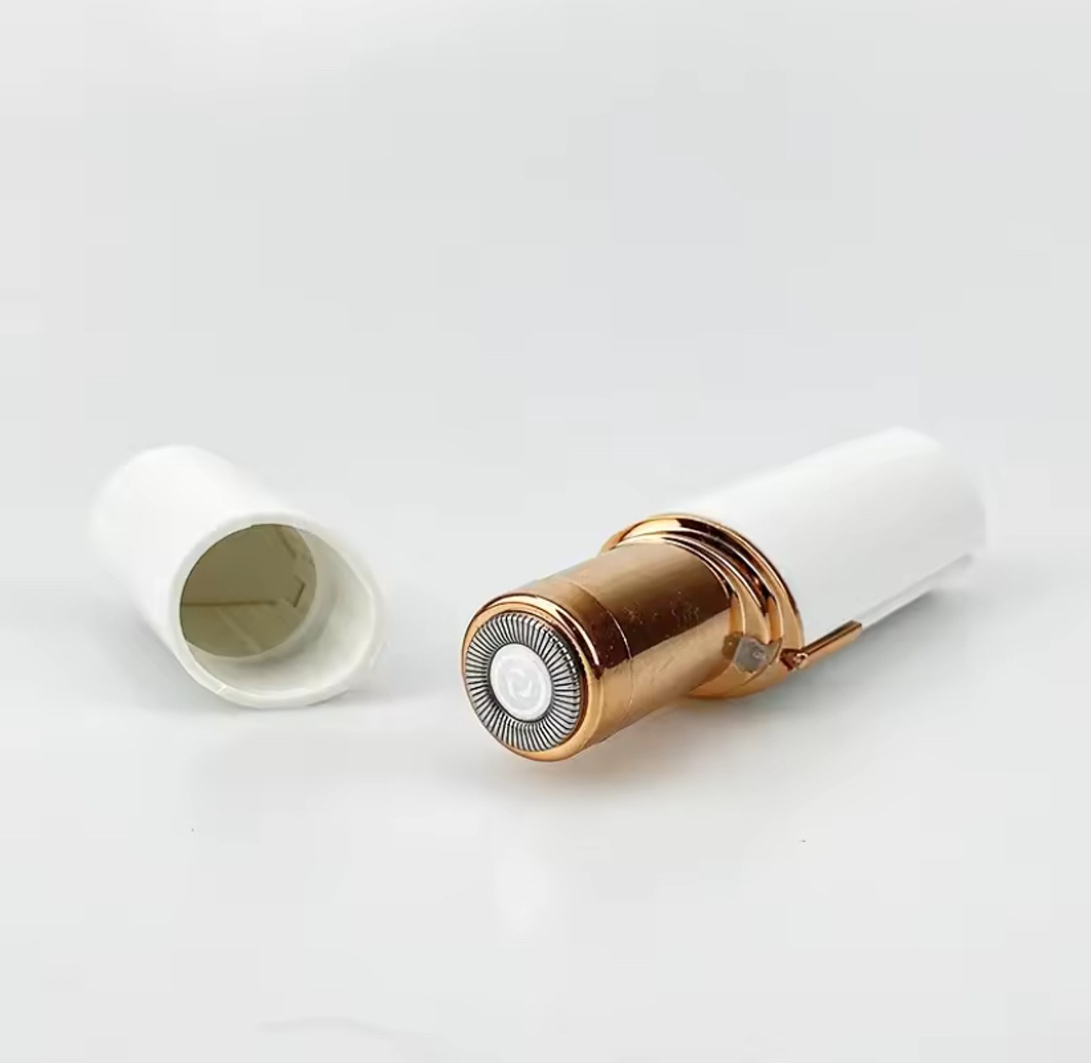 Women’s facial shaver image