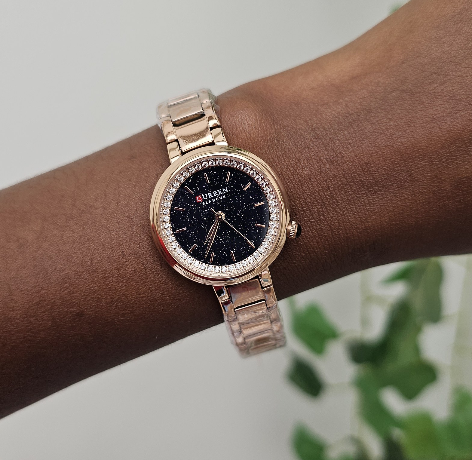 Round curren classic small face watch image