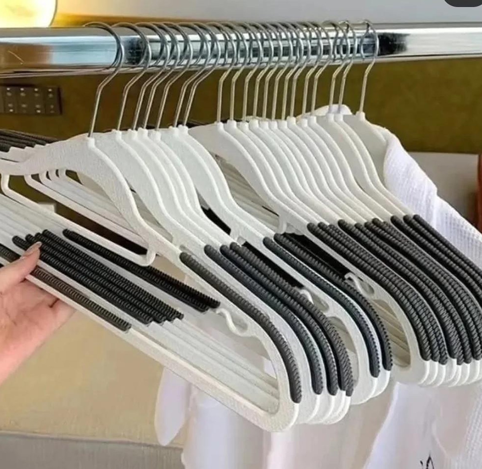 10 pcs household hangers image