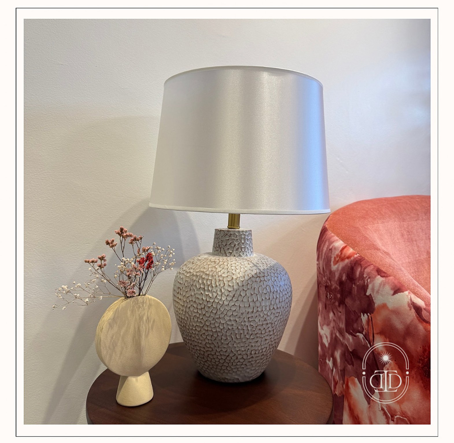 Minimalist table lamp. image